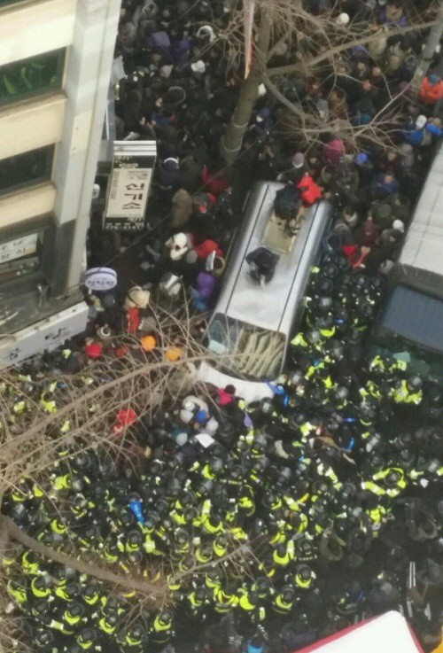 민주노총 “철도 지키기 위해 모여달라” 호소.. 서대문역 일대 ‘아수라장’