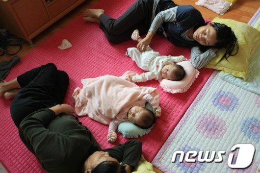 "육아도우미 안되고 장모님 불러" 쌍둥이 출산 앞둔 엄마는 하소연했다