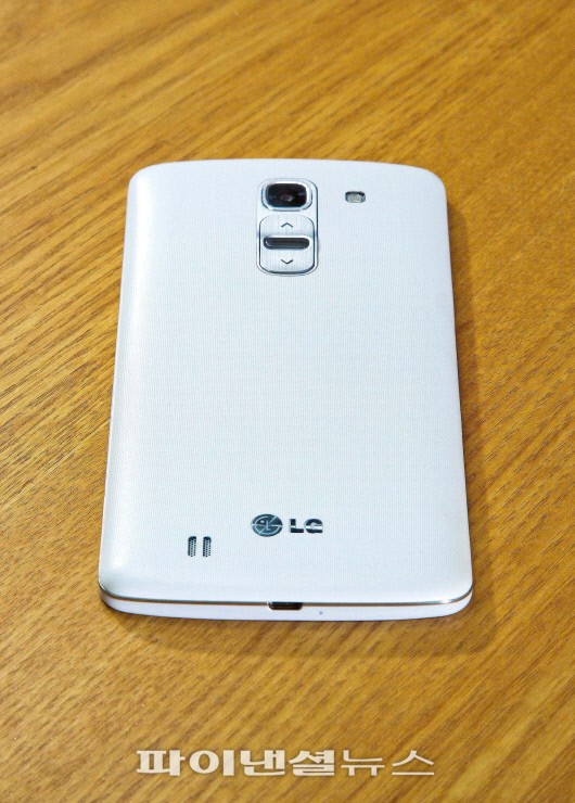 ‘LG G프로2’, 5.9인치 Full HD IPS 디스플레이 탑재