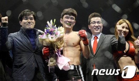[종합격투기]윤형빈, 日 타카야에 화끈한 1라운드 TKO승