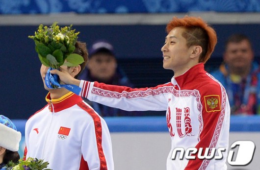 [화보] 안현수 5000m계주서 금…올림픽 쇼트트랙 사상 최다 금메달