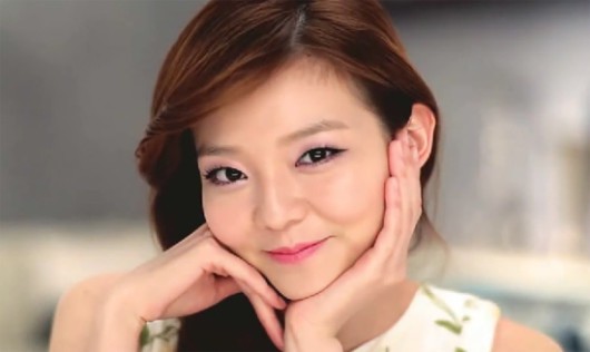 봄 시즌 메이크업의 양대산맥, 핑크 vs 코랄