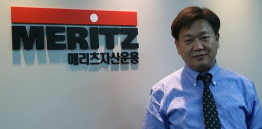 존 리 메리츠자산운용 대표가 23일 서울 북촌로 한옥마을 본사에서 장기투자 문화를 정착시키는 등 국내 자산운용산업을 업그레이드하겠다고 포부를 밝혔다.