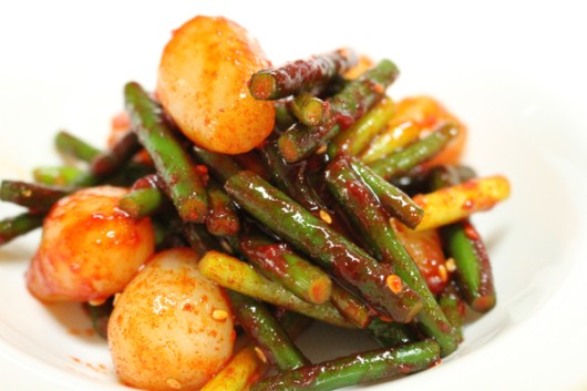 식욕 돋우는 알싸한 밑반찬 ‘마늘쫑락교무침’