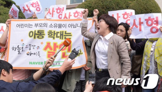 [화보]울산 계모 징역 15년 선고, 주저 앉은 친모