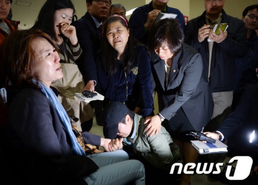 [화보]울산 계모 징역 15년 선고, 주저 앉은 친모