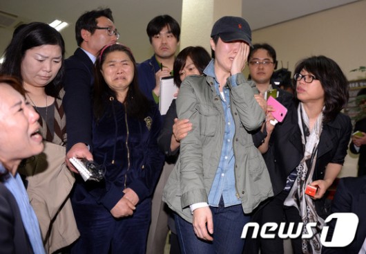 [화보]울산 계모 징역 15년 선고, 주저 앉은 친모