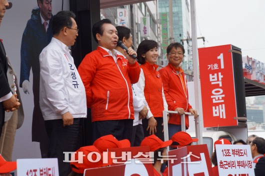 인천시장 후보, 세월호 네 탓 공방 속 차이 뚜렷한 민심 행보