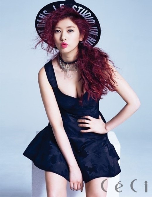 정소민 과거 섹시 화보 화제 ‘아찔 볼륨+매끈한 각선미’