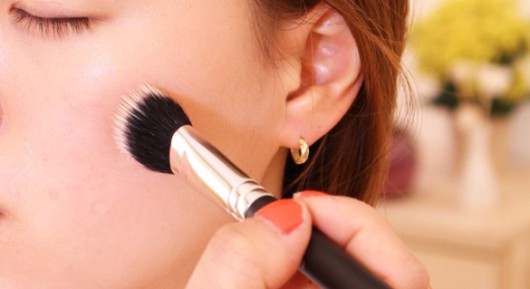 물과 땀에 강한 여름철 ‘롱래스팅 메이크업’