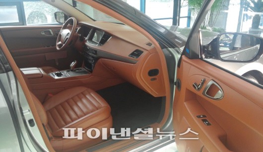 울산 현대자동차공장 홍보관 1층에 전시된 '에쿠스 바이 에르메스'(Equus by Hermes)