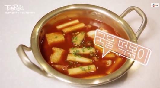 맵지 않고 달큰한 ‘짜장떡볶이’ 만들기