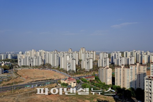 과거 '건설사의 무덤' '악성 미분양 지역'이라는 오명을 쓴 경기 김포 한강신도시가 최근 '입주 프리미엄' '미분양 급소진' '개발 호재' 등으로 수도권 분양시장에서 주목받고 있다. 김포 운양지구 전경.