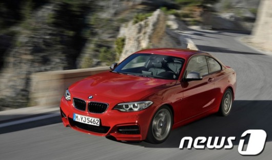 [시승기]5000만원대 쿠페 BMW 220d “잘 달리긴한데…”