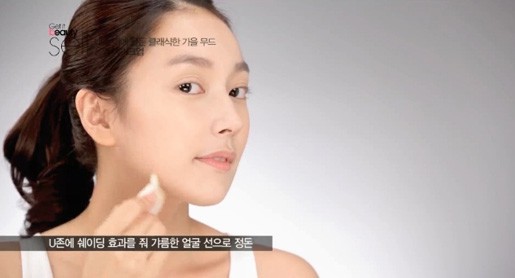 작고 갸름한 얼굴 만들어주는 ‘음영 메이크업’