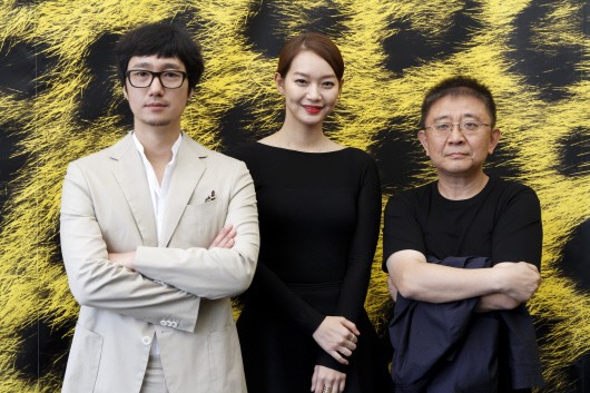 영화 '경주'에서 '최현' 역을 맡은 박해일, '공윤희' 역을 맡은 신민아, 감독 장률.(왼쪽부터)