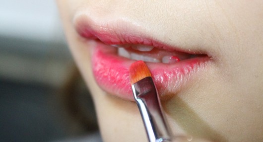 립글로스-틴트-립스틱, 아직도 똑같이 바르니?