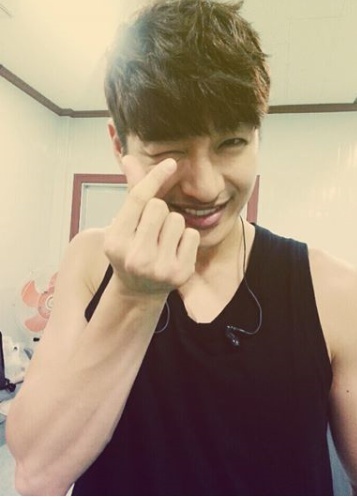 디스패치, 이번엔 손호영 아미 커플 ‘진실게임’