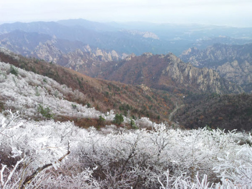 설악산에 첫눈, 지난해 보다 하루 늦어 ‘서울 첫눈은 언제’