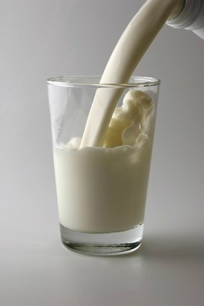 하루 우유 세 잔 이상, ‘건강에 좋을까?’.. 연구 결과 ‘충격적’