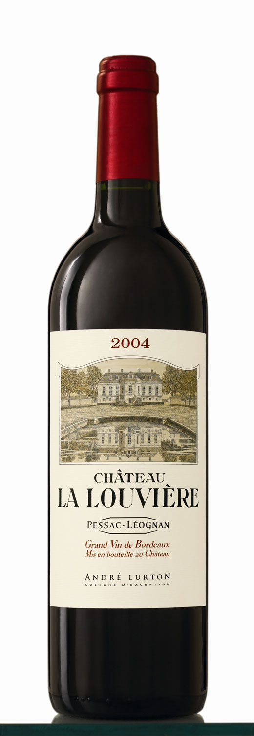 샤토 라 루비에르는 자갈로 이루어진 페삭 레오냥 지역에서 생산한 카베르네 소비뇽 품종이다. 보르도에 29개의 샤토를 소유한 와인가문인 '앙드레 뤼통'의 노하우가 더해서 장기 숙성에 가능한 고급 와인으로 생산되고 있다. 이 와인은 강렬한 루비 컬러에 토스트, 체리, 바닐라, 계피 향이 복합적으로 느껴지며 제비 꽃과 같은 부케도 전해진다.