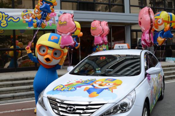 서울시가 시범운행 하기로 한 뽀로로 택시. 외관은 캐릭터로 포장하고 내부엔 뽀로로 안전띠 및 뽀로로 인형이 비치된다.