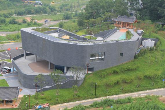 서울 은평구가 19일 은평역사한옥박물관은 물론 인근 은평한옥마을, 전통한옥홍보관, 금성당, 삼천사 등 진관동 일대를 '북한산 한(韓)문화특구'로 개발할 계획이다.