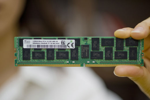 [기업들의 신성장 사업] SK하이닉스, 세계 최대 용량 DDR4 개발.. 메모리 '최강자'