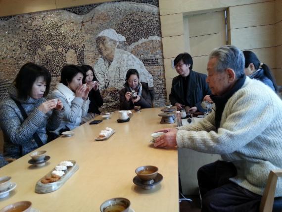 주한 일본인 소셜네트워크서비스 회원들이 지난 3일 실시한 주한일본인대상 사전 모니터투어를 하고 있다.