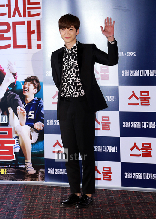 [포토] 2PM 준호, ‘여유넘치는 손 인사’ - fn스타