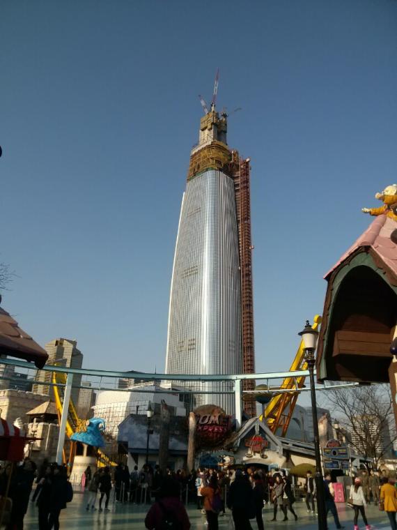 롯데월드에서 바라본 롯데월드타워