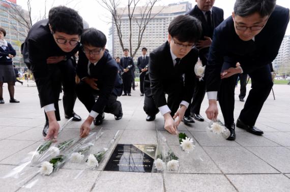 세월호 1주기 '분향소 표지석'