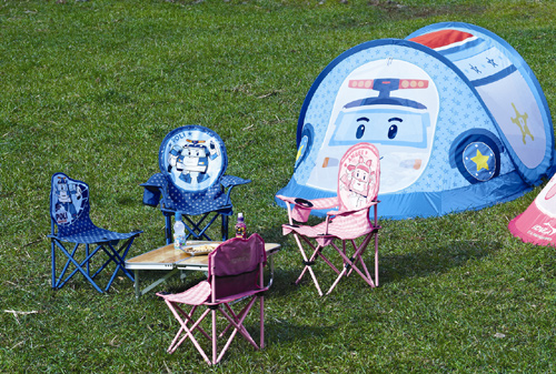 코베아는 인기 만화 캐릭터인 '로보카 폴리'를 이용해 다양한 어린이용 캠핑 상품을 제작했다.