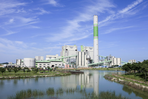 한국남동발전이 운영하고 있는 영흥화력본부는 수도권 전력생산의 핵심시설이자 세계 최고 수준의 친환경설비를 자랑한다. 지난달 30일 준공한 영흥화력 5, 6호기.
