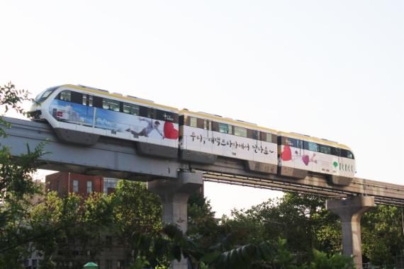 대구도시철 3호선 '달리는 광고판'