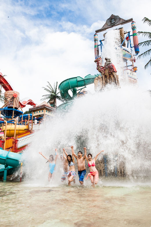 짜릿한 슬라이드, 일렁이는 파도.. 여름이 좋다