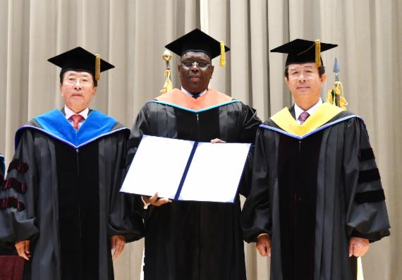부경대 명예 박사된 마키 살 세네갈 대통령 "한국은 개발도상국 롤모델"