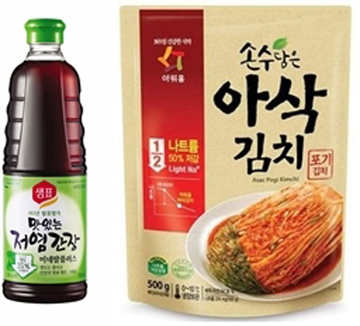 샘표 '맛있는 저염간장'(왼쪽) 아워홈 '아삭 김치'