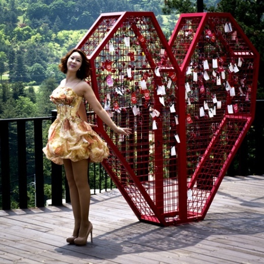 [fn★인터뷰] 유다은, 세대의 경계선 무너트리다..‘한국 트로트 계 레이디 가가 탄생’