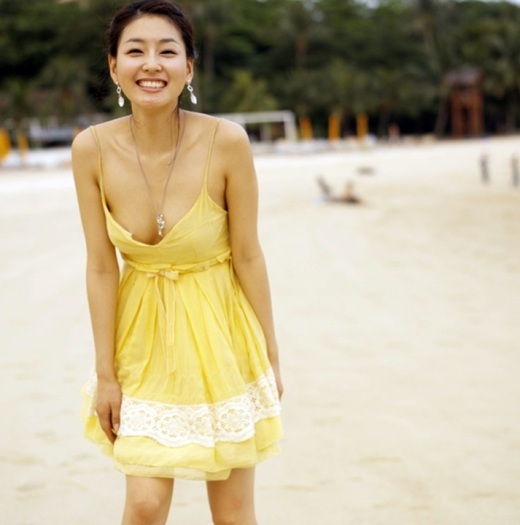 박진희, 가슴 드러나는 원피스 입고 환한 미소 ‘몸매 환상이네’