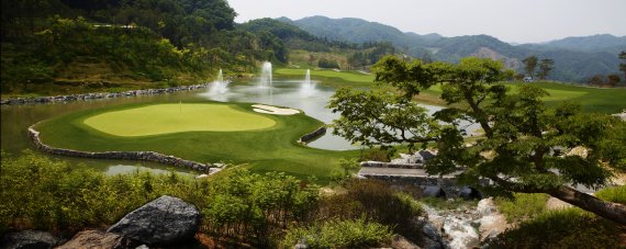 강원도 춘천 플레이어스GC 레이크코스 9번홀.