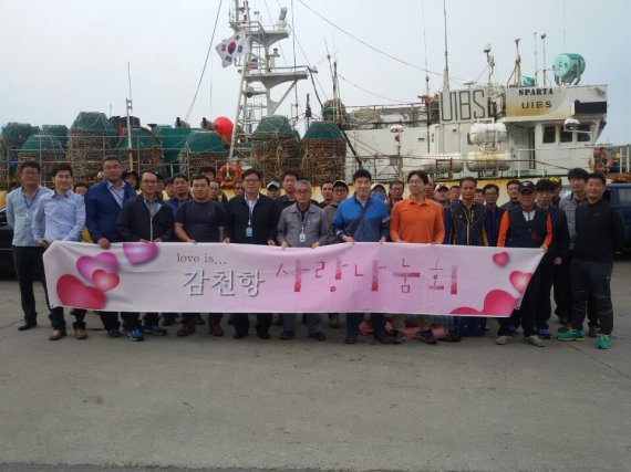 부산항만공사(BPA) 감천사업소는 지난 8일 감천항을 이용하는 항운노조, 선사·하역사 관계자들로 구성된 감천항발전협의회 회원과 관계기관 등 약 40여명과 함께 부두 쓰레기와 폐자재 등을 수거하고 쓰레기 집중 투기 장소 등을 점검했다.