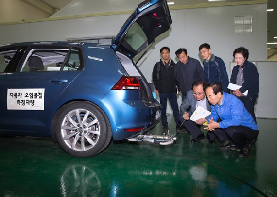 윤성규 장관, 국립환경과학원 배출가스 검사 현황 점검