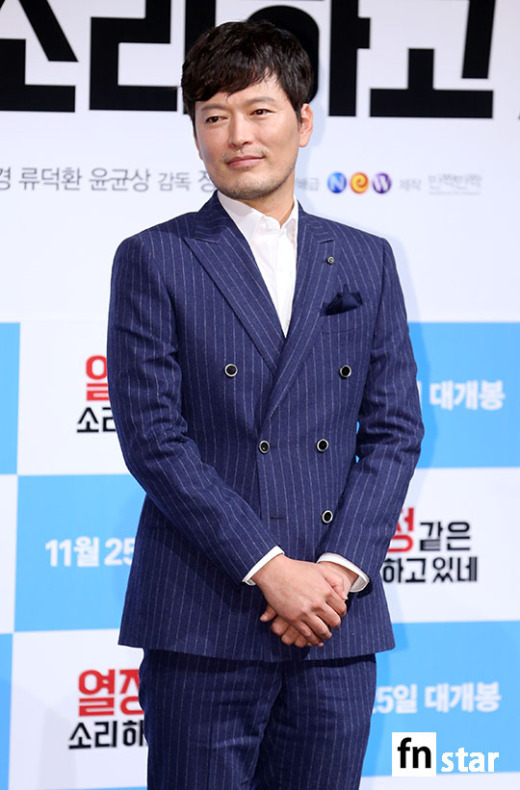 [포토] 포즈 취하는 배우 정재영 - fn스타