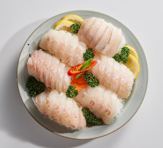 롯데마트, 환경친화 배합사료만 먹은 제주 광어회 판매