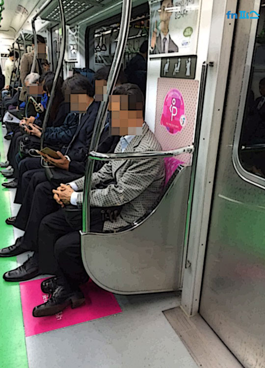 [카드뉴스] 분홍색 의자에 앉은 당신, 편안하신가요?