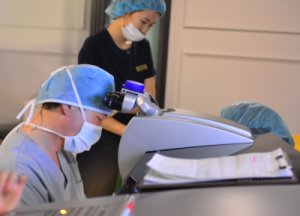 라식·라섹은 하나의 예술 … '싼 게 비지떡'인 이유