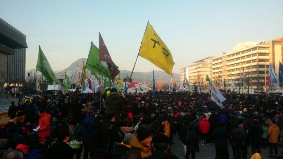 서울 광화문 광장, 평화로운 분위기서 민중총궐기 3차 대회 이어져(종합1)