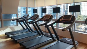 투숙객만이 이용 가능한 롯데시티호텔명동의 휘트니스. 호텔 측은 이 밖에도 청계천 조깅 코스를 구성해 제공할 방침이다.