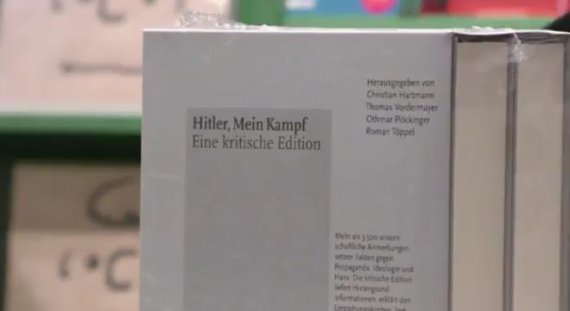 ▲재출간된 히틀러 자서전 '나의투쟁' [사진=유튜브 영상캡처]